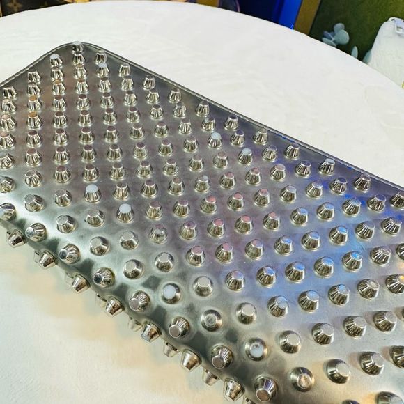 🧧SOLD🧧CHRISTIAN LOUBOUTIN Panettone silver leather studded zip wallet - Picture 10 of 12